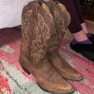 Cowgirl boots size 9